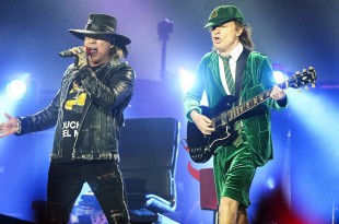 Australian rock band AC/DC's guitarist Angus Young (R) and US singer Axl Rose perform on stage in Vienna, Austria, on May 19, 2016. / AFP / APA / HANS KLAUS TECHT / Austria OUT        (Photo credit should read HANS KLAUS TECHT/AFP/Getty Images)